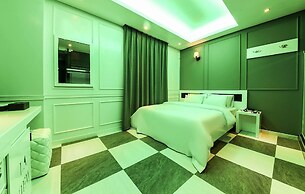 LA View Hotel