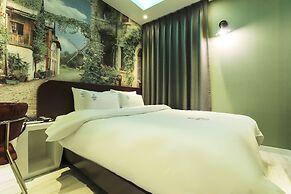 LA View Hotel