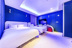 LA View Hotel