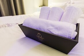 LA View Hotel