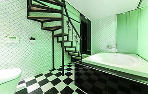 LA View Hotel