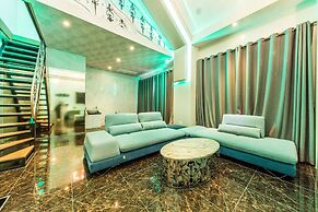 LA View Hotel
