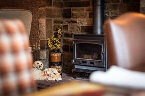 Maypole Inn