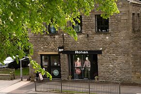 Maypole Inn