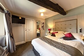 Maypole Inn