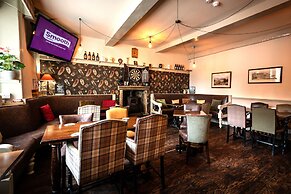 Maypole Inn