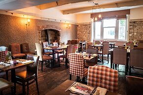 Maypole Inn