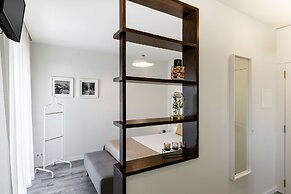 JR Studios & Suites
