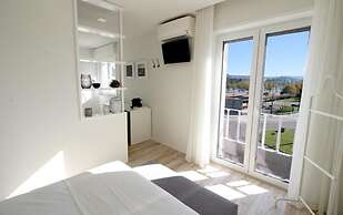 JR Studios & Suites