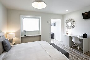 JR Studios & Suites