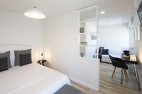 JR Studios & Suites