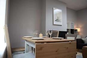 Charming 2 Bedroom Cottage in Central Location
