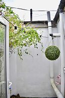 Charming 2 Bedroom Cottage in Central Location
