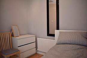 Charming 2 Bedroom Cottage in Central Location