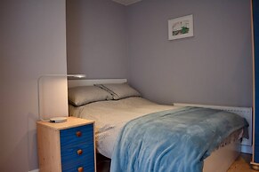 Charming 2 Bedroom Cottage in Central Location