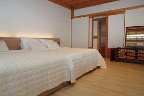 Wiyeonjae Hanok Stay