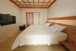 Wiyeonjae Hanok Stay