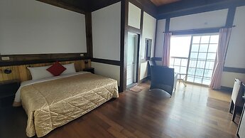 Maple Leaf Holiday Villa