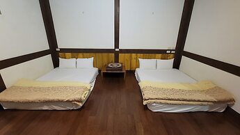 Maple Leaf Holiday Villa
