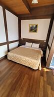 Maple Leaf Holiday Villa