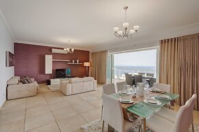 Seafront LUX Apartment wt Pool, Upmarket Area