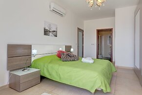 Seafront LUX Apartment wt Pool, Upmarket Area