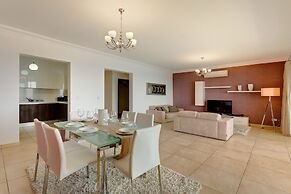 Seafront LUX Apartment wt Pool, Upmarket Area