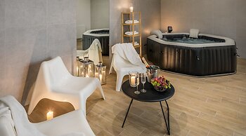 Apartments with Event Space & Hot Tub