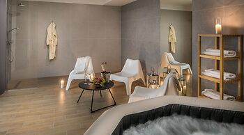 Apartments with Event Space & Hot Tub