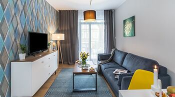 Apartments with Event Space & Hot Tub