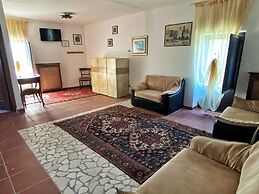 Collis Petri Relais