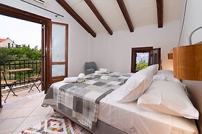 Tettix Summer House