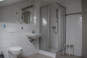 Check Inn Hotel