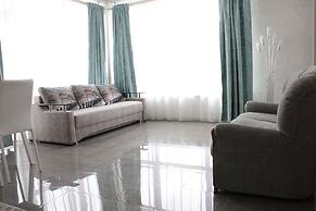 Apartment on Kamyshovaya 41, apt 19