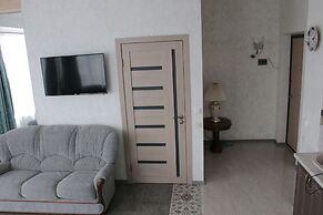 Apartment on Kamyshovaya 41, apt 19