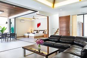 Exquisite Thai Balinese Pool Villa Mika