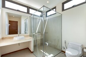 Exquisite Thai Balinese Pool Villa Mika