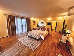 PINK FLAMINGO BOUTIQUE HOTEL