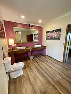 PINK FLAMINGO BOUTIQUE HOTEL