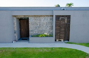 Hanalee Villa Kouri