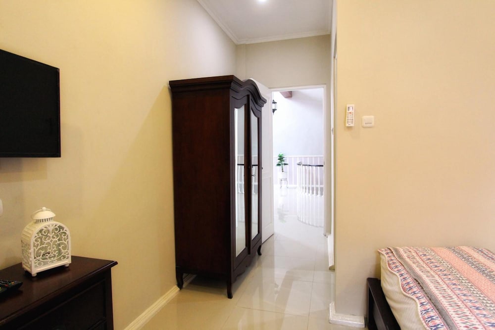 Omah Madam Bed & Breakfast