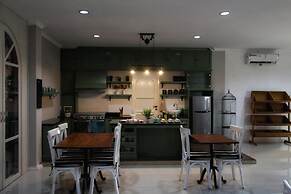 Omah Madam Bed & Breakfast