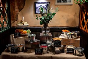 Catherine Art Hotel