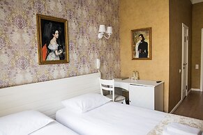Catherine Art Hotel