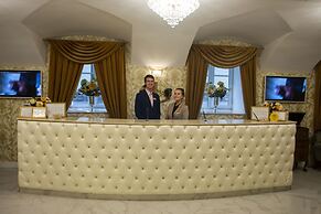 Catherine Art Hotel