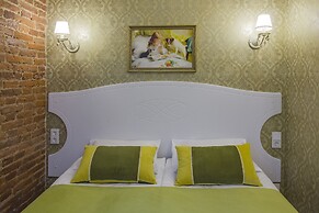Catherine Art Hotel