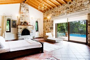 Important Group Villa Citrus