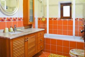 Important Group Villa Citrus