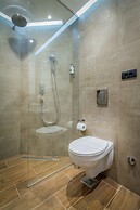 Level Luxury Suites