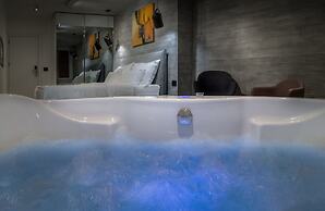 Level Luxury Suites